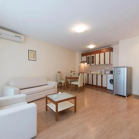 Gt Riviera Апартамент *