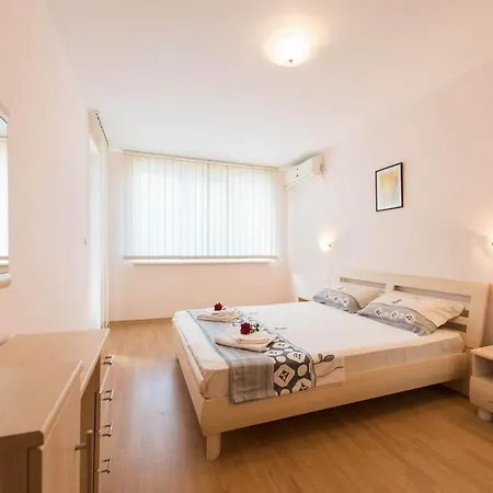 Gt Riviera Apartament Rawda